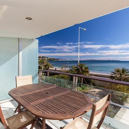 Bright Two Bedroomed Apartment On The Beach In Cannes With Huge Terrace With Fabulous Sea Views - 2001 외부 사진