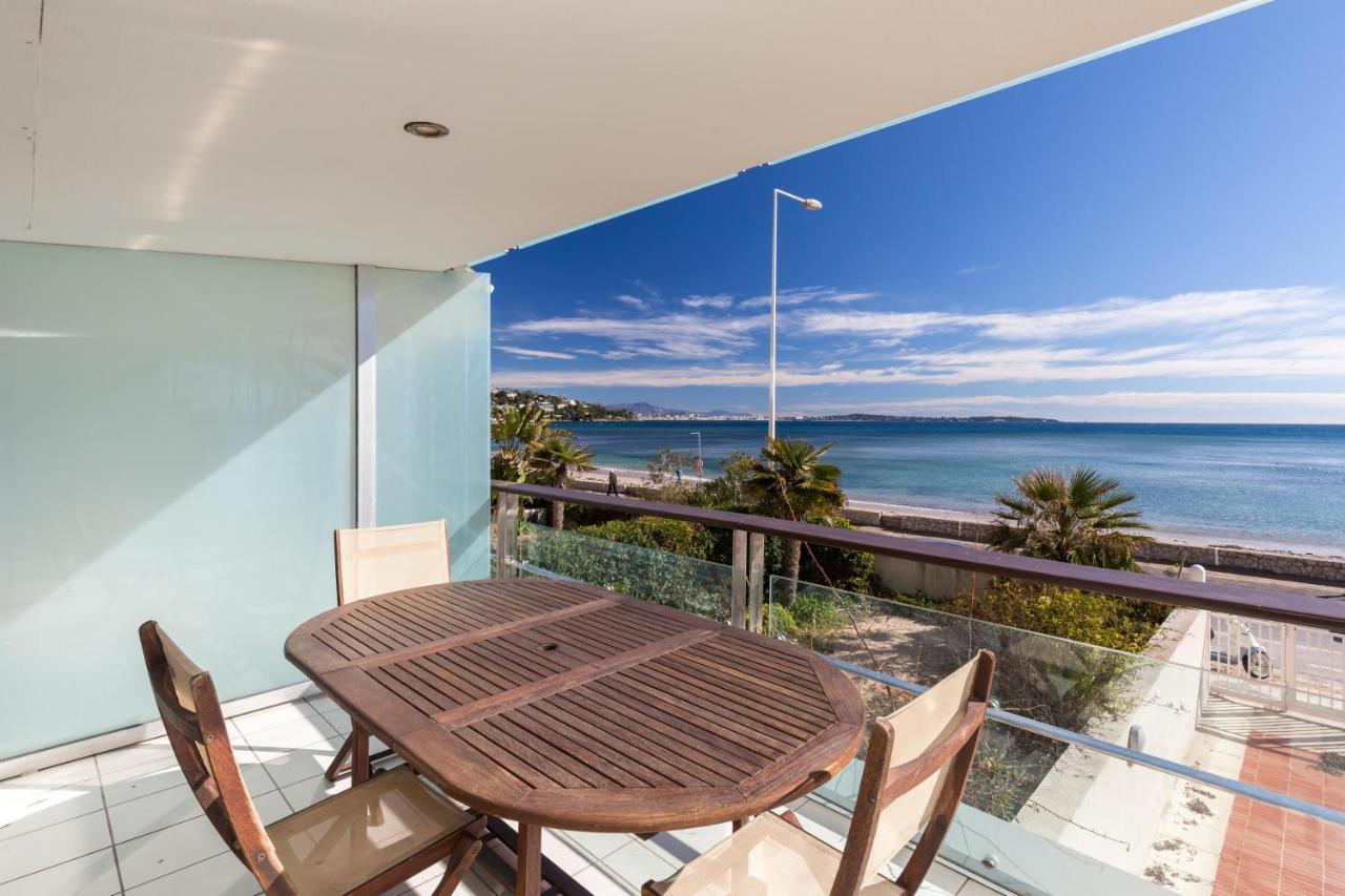 Bright Two Bedroomed Apartment On The Beach In Cannes With Huge Terrace With Fabulous Sea Views - 2001 외부 사진