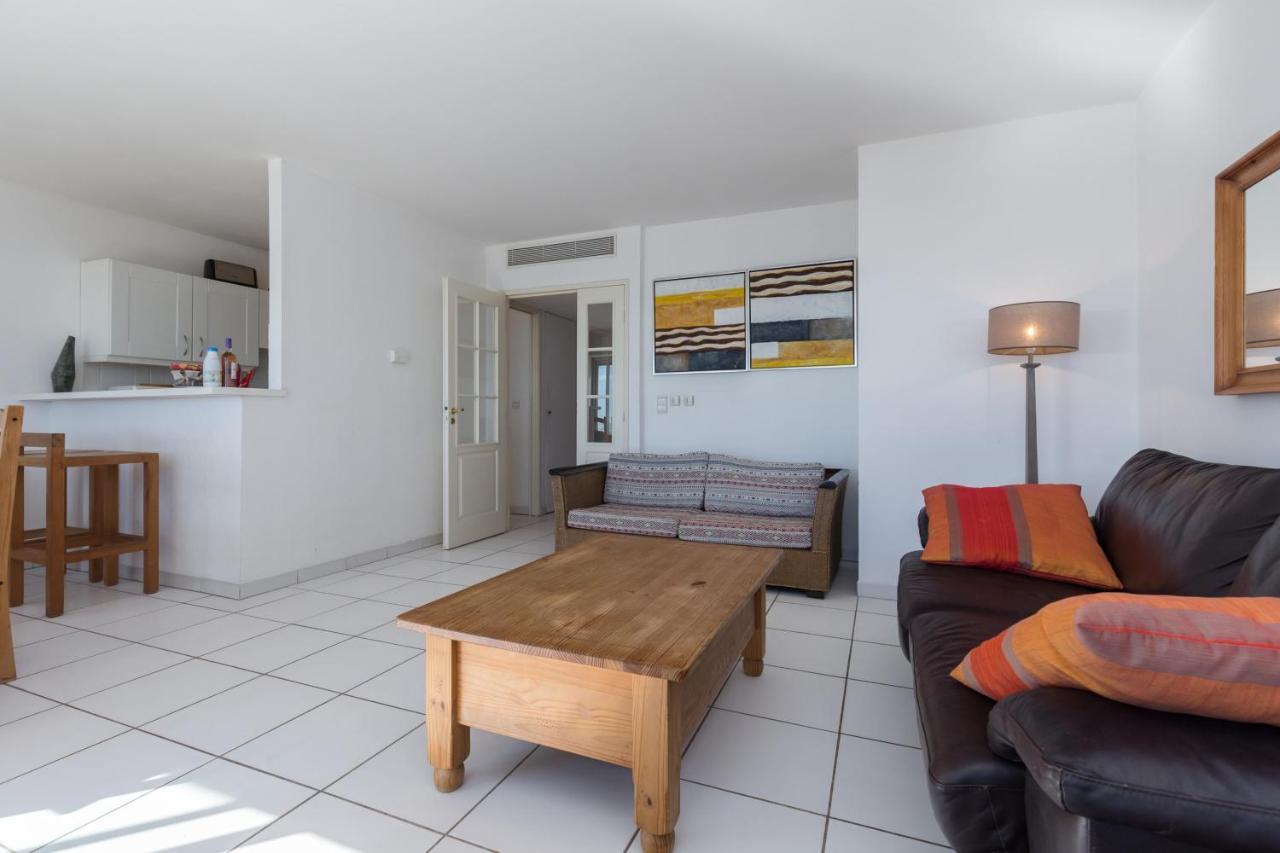 Bright Two Bedroomed Apartment On The Beach In Cannes With Huge Terrace With Fabulous Sea Views - 2001 외부 사진