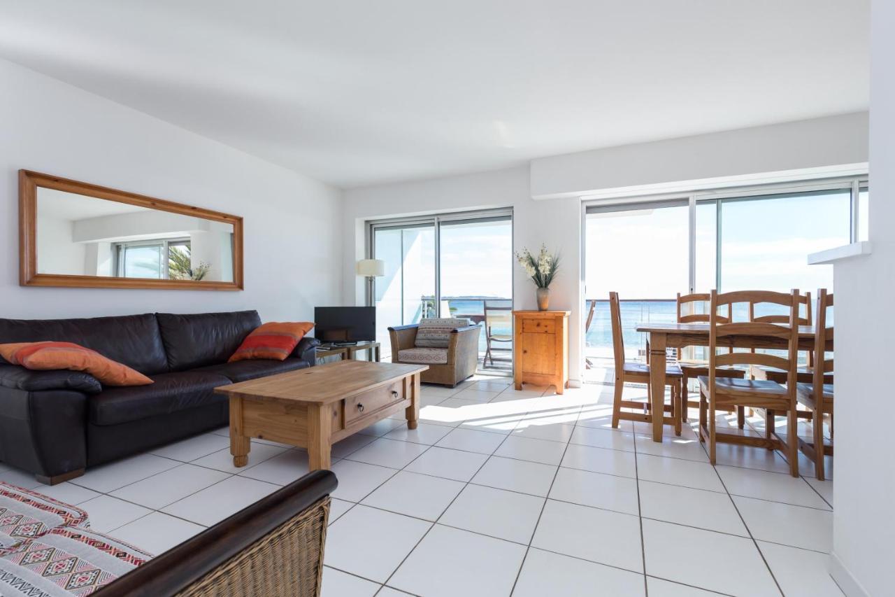 Bright Two Bedroomed Apartment On The Beach In Cannes With Huge Terrace With Fabulous Sea Views - 2001 외부 사진